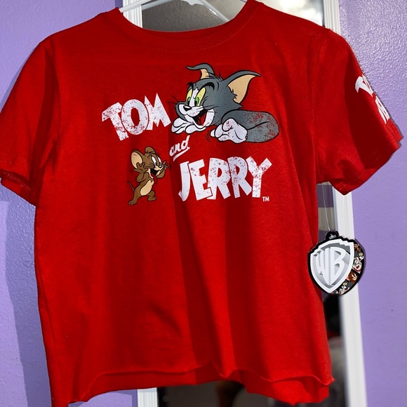 Tops - Tom and Jerry cropped graphic tee
